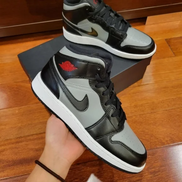 New Nike Air Jordan 1 Mid "Shadow" Kids Sneakers - Picture 6 of 10